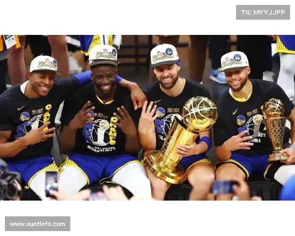 热力全开!库里父子档播客《Heat Check》即将亮相,敬请期待! 热力全开!库里父子档播客《Heat Check》即将亮相,敬请期待!