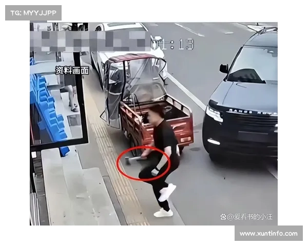 疯狂男子持斧燃烧弹袭击球迷与警察,暴力事件致多人受伤,嫌犯重伤倒地 疯狂男子持斧燃烧弹袭击球迷与警察,暴力事件致多人受伤,嫌犯重伤倒地