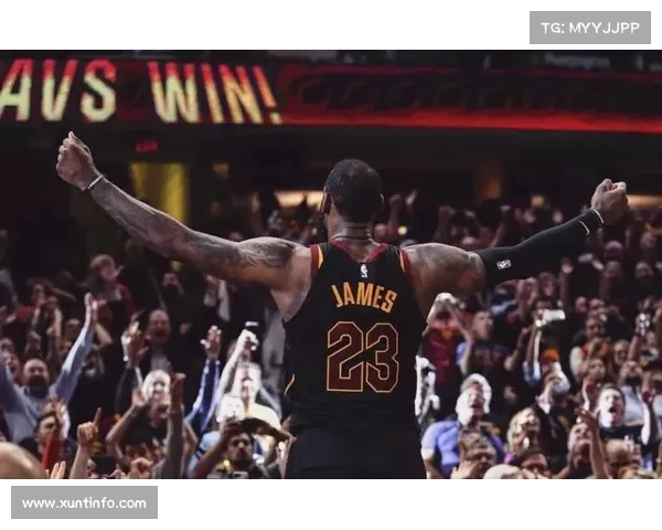 红裤衩亮眼!詹姆斯与好友共享度假时光,骑士副总也在其中 红裤衩亮眼!詹姆斯与好友共享度假时光,骑士副总也在其中